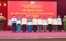 Xã Phúc Thọ trao tặng Huy hiệu Đảng cho 51 đảng viên