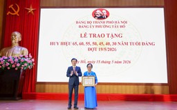 Phường Tây Hồ trao Huy hiệu Đảng, ghi nhận cống hiến của đảng viên