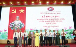 Phường Hà Đông trao Huy hiệu Đảng đợt 19/5 cho 330 đảng viên