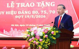 Huy hiệu Đảng được khắc trong lòng Đảng, trong lòng nhân dân
