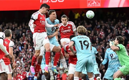 Arsenal duy trì lợi thế trong cuộc đua vô địch Premier League