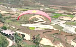 Bay trên mùa nước đổ Tú Lệ