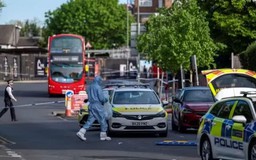 Anh xét xử nghi phạm vụ đâm dao ở London