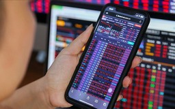 Áp lực bán cuối phiên kéo VN-Index lao dốc mạnh