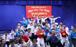Tuổi trẻ Thủ đô mang tiếng hát đến Trường Sa thân yêu