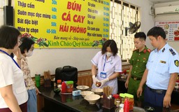 Phường Việt Hưng siết kiểm tra ATTP tại các cơ sở kinh doanh ăn uống