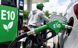 Bộ Công Thương đề xuất tháo gỡ 'nút thắt' để triển khai xăng E10