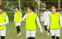 ‘Vật bất li thân’ của các nữ cầu thủ đội Hà Nội 1