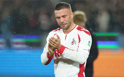 Tiền đạo Lukas Podolski tuyên bố giải nghệ