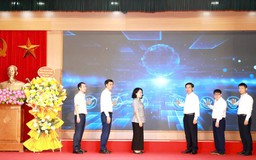 Livestream giải đáp thủ tục hành chính để gần dân hơn