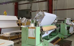 Cao điểm nắng nóng, doanh nghiệp đổi giờ làm để tiết kiệm điện