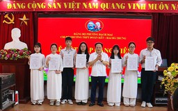Những đảng viên tuổi 18