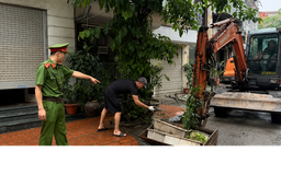 Giữ vỉa hè thông thoáng từ ra quân theo đợt đến quản lý bền vững