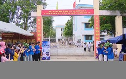 Tiếp sức sĩ tử tại vùng cao Ba Vì