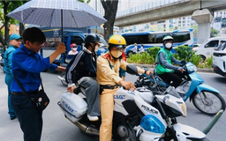 CSGT hỗ trợ kịp thời nữ sinh đến điểm thi vào lớp 10