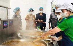 Giám sát công tác tổ chức bữa ăn bán trú tại phường Vĩnh Tuy