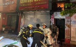 Kịp thời cứu 4 người mắc kẹt trong vụ cháy trên phố Hàng Vôi