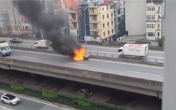 Ô tô cháy dữ dội, Vành đai 3 trên cao ùn tắc nghiêm trọng
