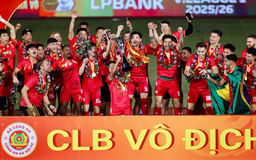 CAHN nâng cúp trong ngày cân bằng lịch sử V-League