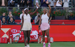 Serena Williams tái xuất thành công trên mặt sân cỏ