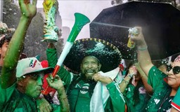Fan zone tại Mexico City biến thành SVĐ thu nhỏ