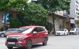Xe đỗ tràn lan, phố mất mỹ quan