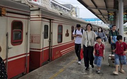 Tàu Hoa Phượng Đỏ áp dụng giá vé linh hoạt, giảm đến 25%