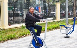 Rèn luyện sức khỏe trong công viên