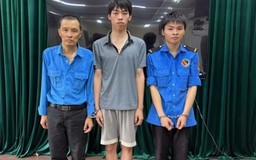Tạm giữ ba nhân viên bảo vệ chung cư hành hung khách