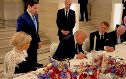 Tổng thống Trump xác nhận ký bản cứng thỏa thuận Mỹ - Iran