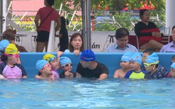 Phổ cập bơi - Trang bị kỹ năng an toàn cho trẻ em trong mùa hè