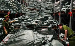 Triệt phá đường dây buôn lậu hàng nghìn tấn chân gà nấm mốc
