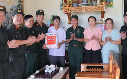 Khám bệnh, cấp thuốc miễn phí cho người dân đặc khu Cô Tô