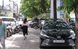 Lấn chiếm vỉa hè trên đường Hoàng Quốc Việt