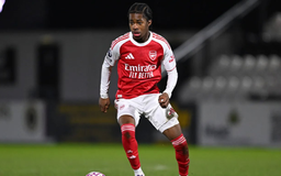 Arsenal chia tay cầu thủ đầu tiên trong hè này