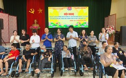 Hà Nội trao tặng 50 xe lăn cho người khuyết tật