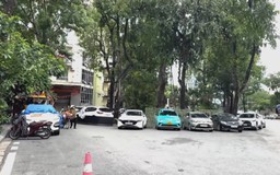Ô tô dừng, đỗ lộn xộn ở khu vực phố Tăng Bạt Hổ