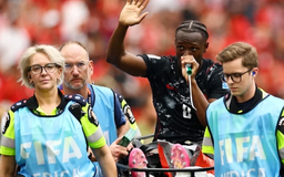 FIFA bồi thường cho tuyển thủ Canada bị gãy chân