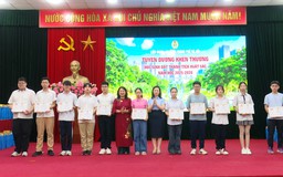 Khen thưởng học sinh đạt thành tích xuất sắc năm học 2025-2026