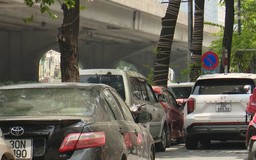 Đường Khuất Duy Tiến ngổn ngang xe đỗ sai quy định