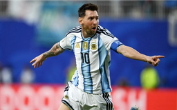 Kỷ lục của Messi giúp Argentina sớm giành vé đi tiếp