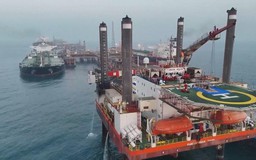 Mỹ tạm thời nới lỏng hạn chế đối với giao dịch dầu mỏ Iran