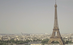 Pháp rút ngắn thời gian tham quan tháp Eiffel do nắng nóng