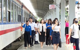 Mở 'Đoàn tàu Bạch Mai' đưa đón y, bác sĩ giữa Hà Nội và Ninh Bình