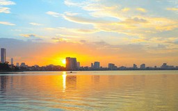 Đón bình minh ở hồ Tây