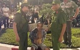 Khống chế đối tượng cầm dao đe dọa người đi đường