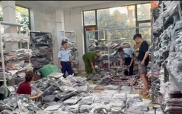 Phát hiện hơn 2.500 sản phẩm quần áo giả mạo thương hiệu tại Hà Nội