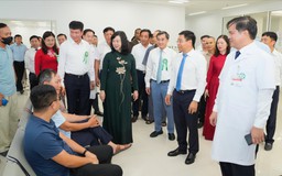 Hàng nghìn người bệnh đến khám tại Bệnh viện Bạch Mai cơ sở Ninh Bình trong ngày khai trương
