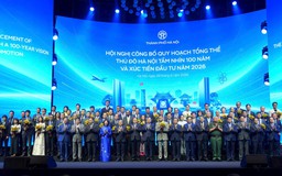 Hà Nội trao quyết định đầu tư, thu hút nguồn vốn trong nước và quốc tế