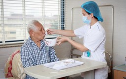Áp lực chăm sóc người cao tuổi khi dân số già kèm theo nhiều bệnh tật
